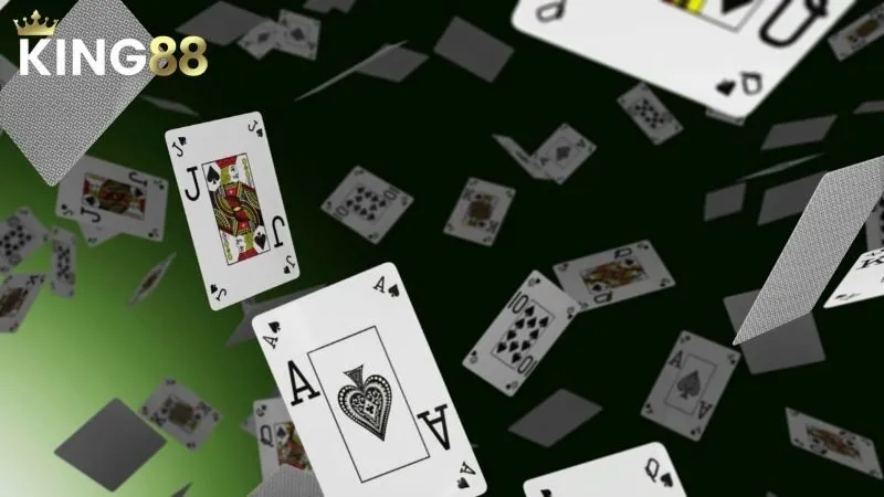 Poker KING88 với các lá A bích, J bích và nhiều lá bài tây.